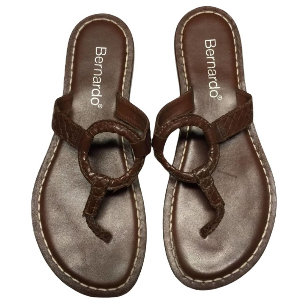 Bernardo matrix genuine leather thong sandals flats flip flops Sz 10 women’s